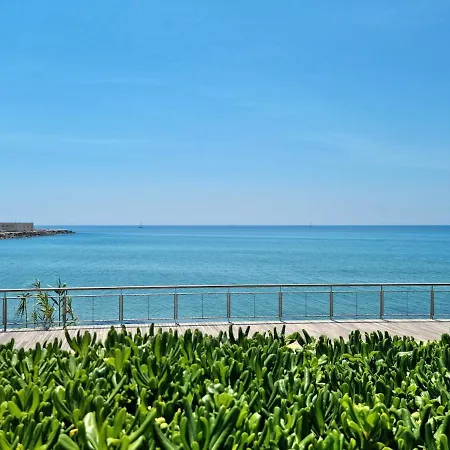 Brezza Di Mare, Con Piscina E Vista Mare