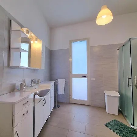 Вилла Brezza Di Mare, Con Piscina E Vista Mare